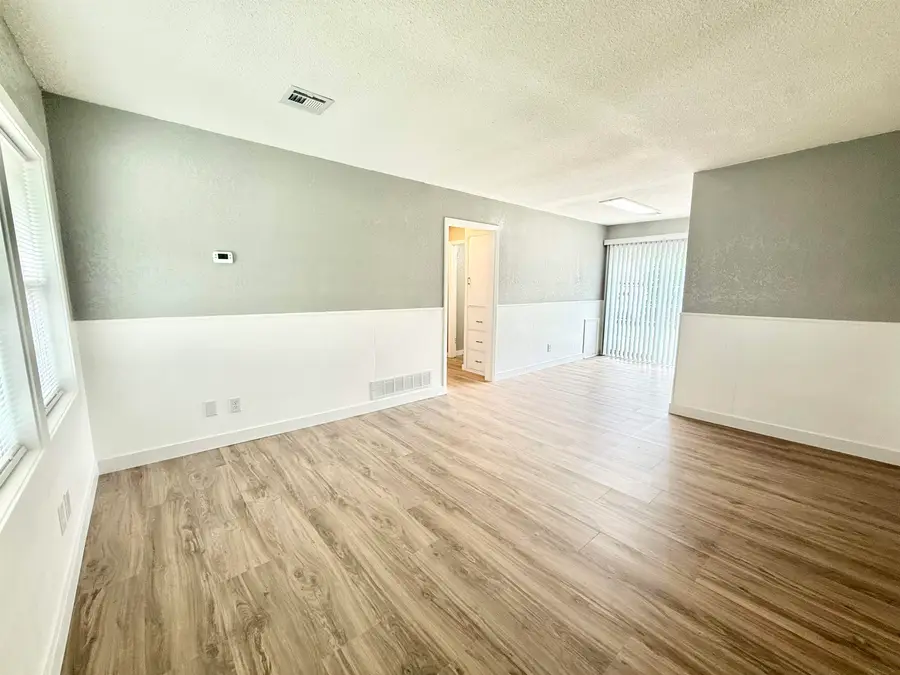 1833 S Ridgewood Dr, Wichita, KS 67218 - #2