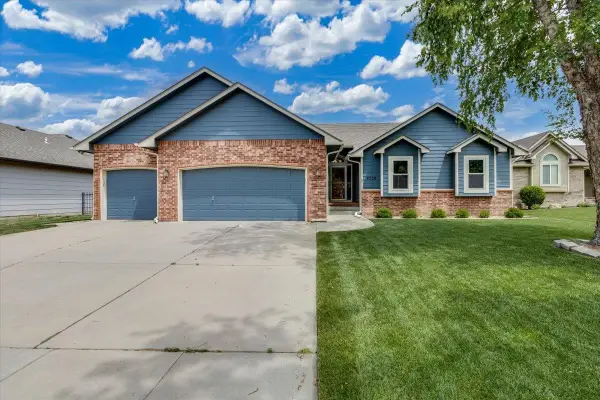 2308 N Brandon Cir, Wichita, KS 67226