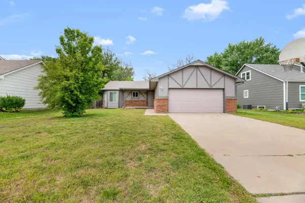 6707 E Pepperwood Ct, Wichita, KS 67226