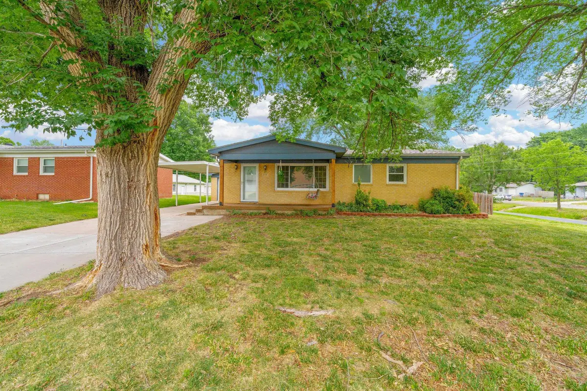 502 Riverdale Dr, Mulvane, KS 67110 - #1