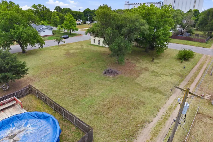 605 Doyle St, Garden Plain, KS 67050 - #2