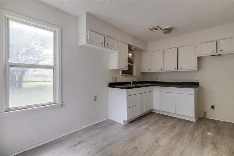 1746 Chautauqua, Wichita, KS 67214 - #2
