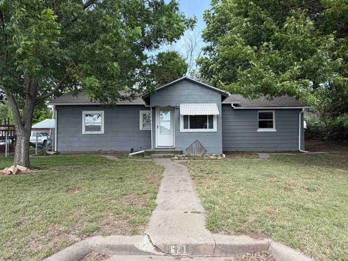621 Alexander, Winfield, KS 67156 - #1