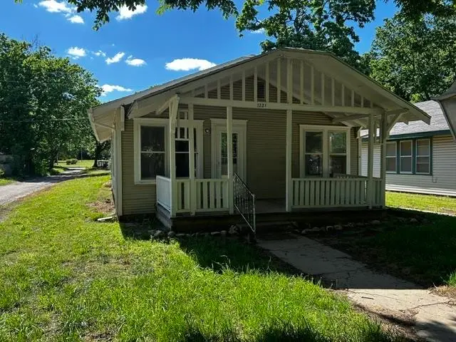 1221 N 4th, Arkansas City, KS 67005 - #2