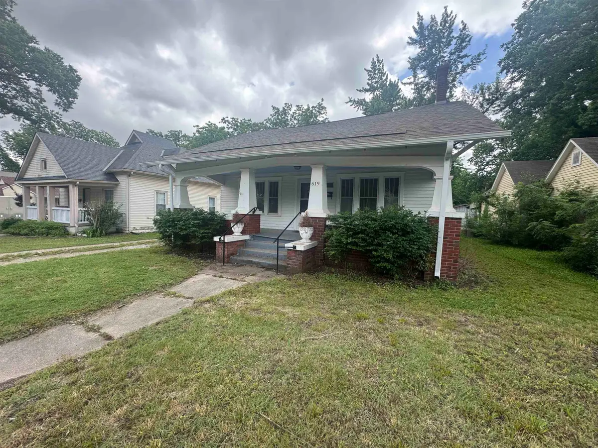 619 E 9th, Winfield, KS 67156 - #1