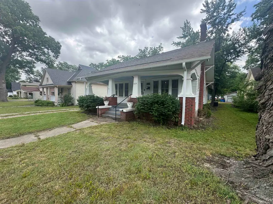 619 E 9th, Winfield, KS 67156 - #2