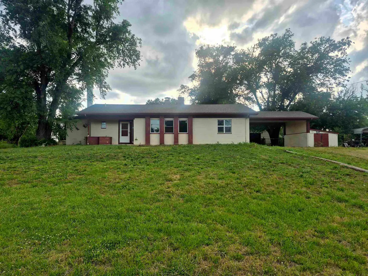21253 Hoover Ave, Winfield, KS 67156 - #1