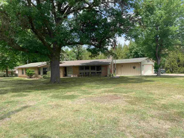 16 Grandview, Wellington, KS 67152
