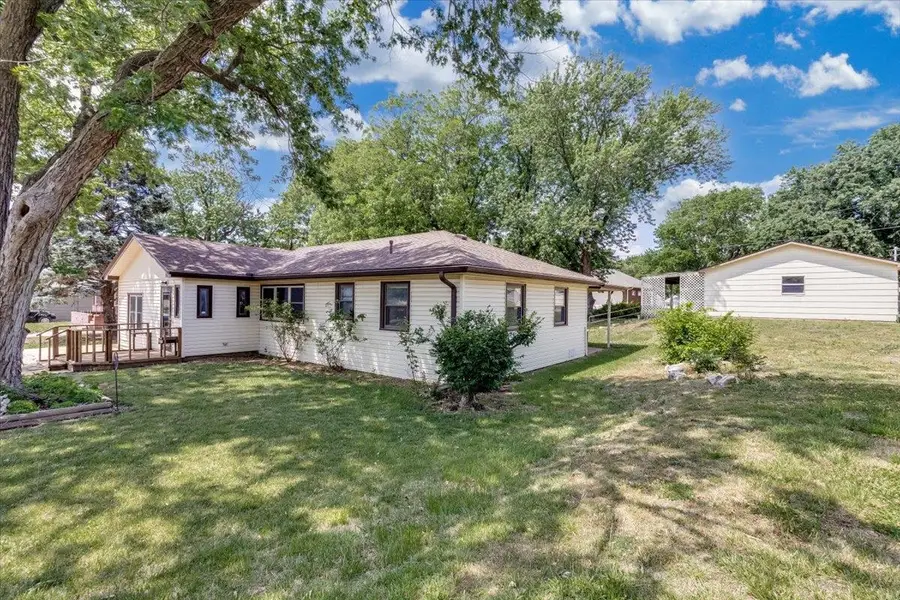 215 S Tracy Ave, Clearwater, KS 67026 - #2