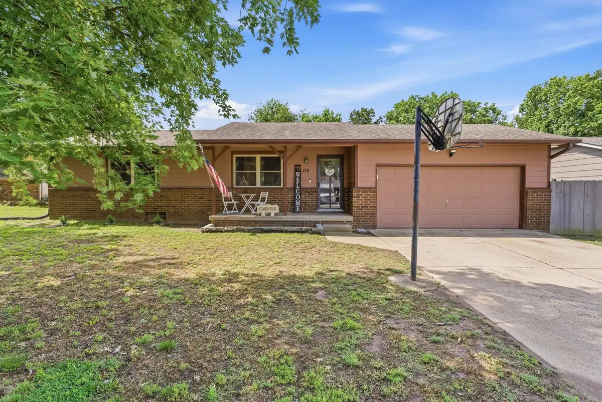 115 W April Dr, Mulvane, KS 67110 - #1