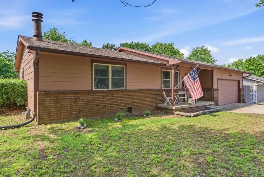 115 W April Dr, Mulvane, KS 67110 - #2