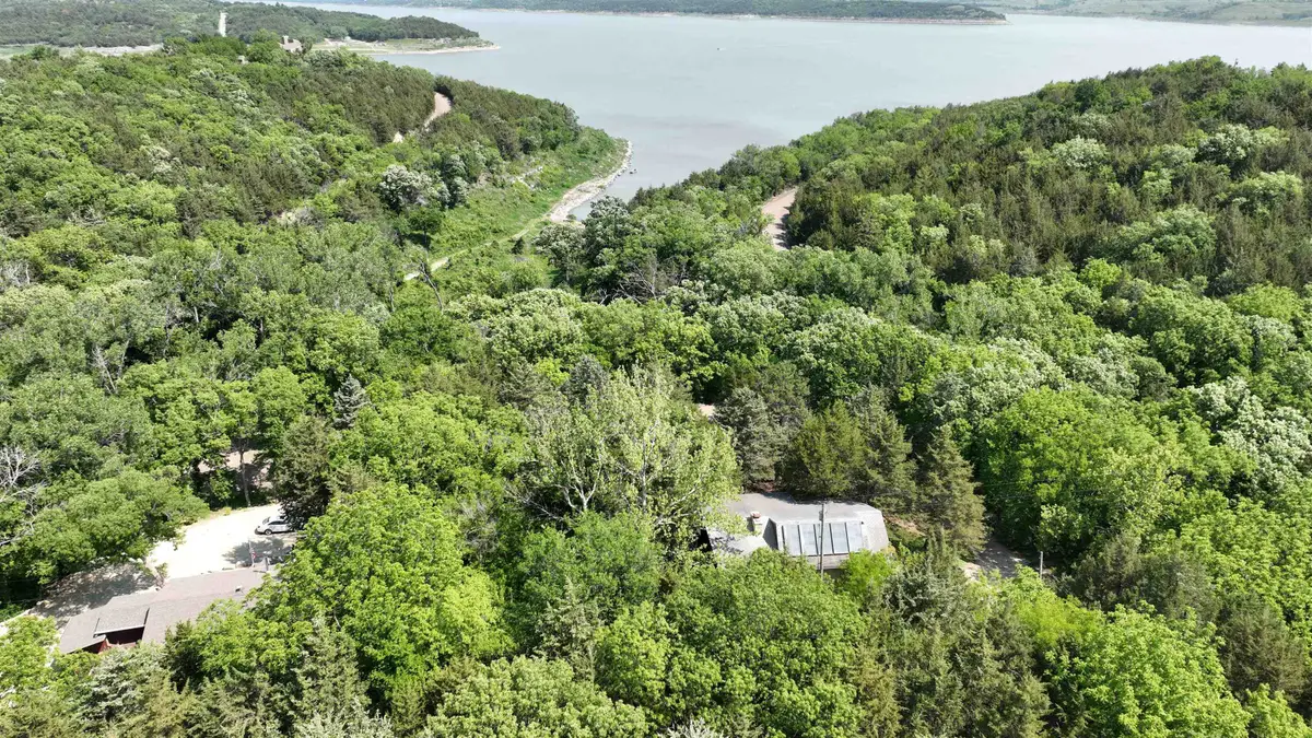 7086 Mill Cove Dr, Manhattan, KS 66503 - #1