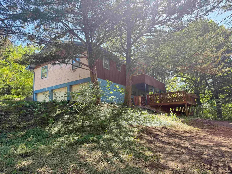 7086 Mill Cove Dr, Manhattan, KS 66503 - #2