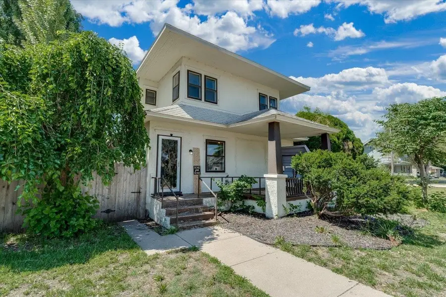 225 W 9th Ave, Hutchinson, KS 67501 - #2