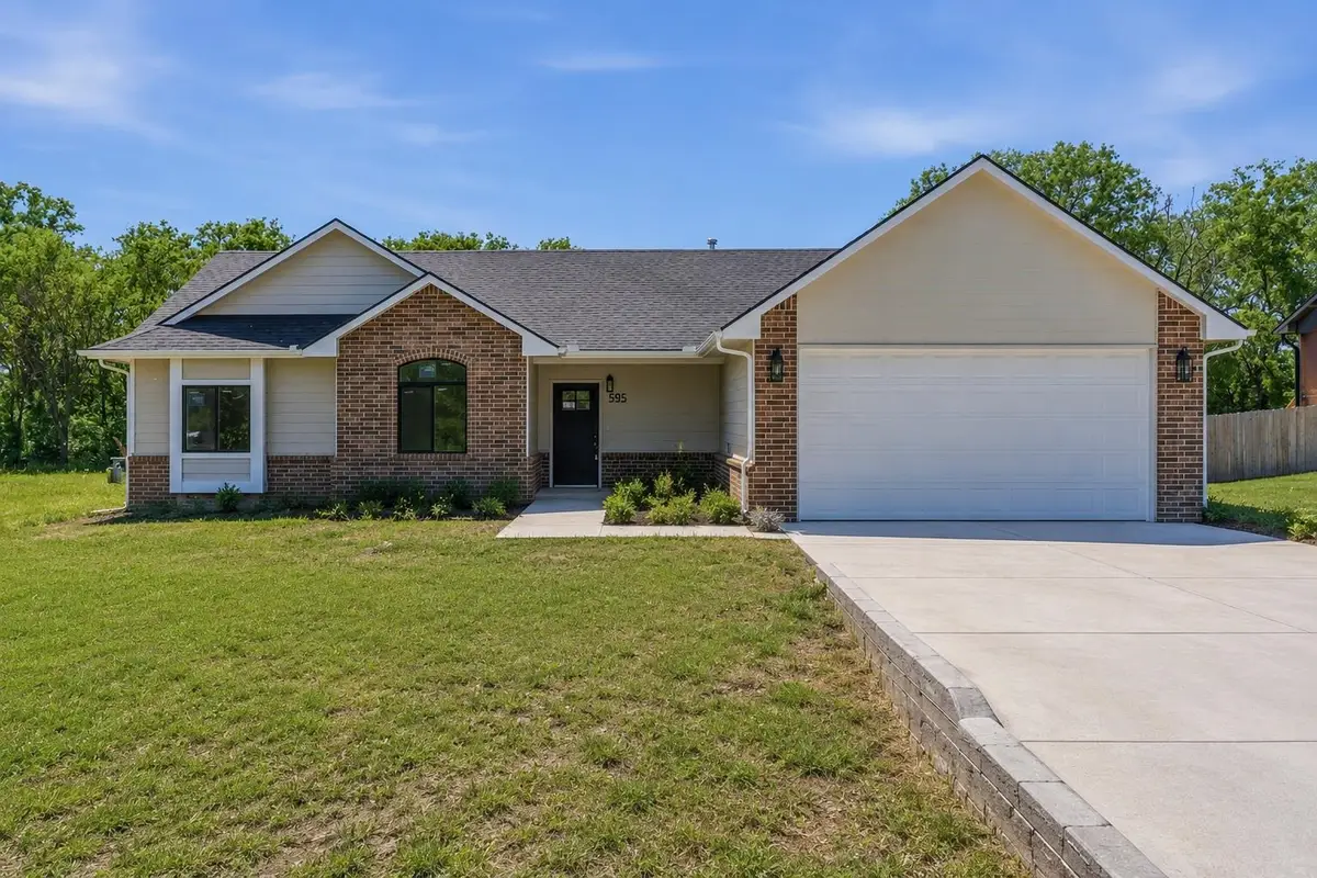 595 S Arbor Valley Way, Valley Center, KS 67147 - #1