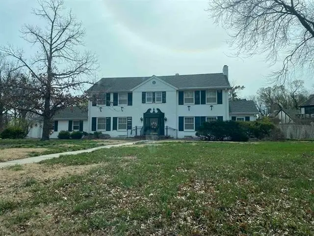 2 St James, Eastborough, KS 67206 - #1