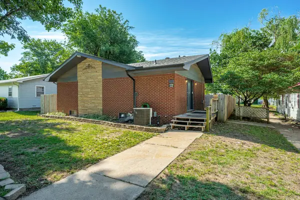 717 E High St, Towanda, KS 67144