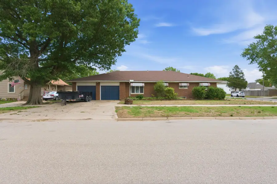 326 W 3rd Ave, Cheney, KS 67025 - #3