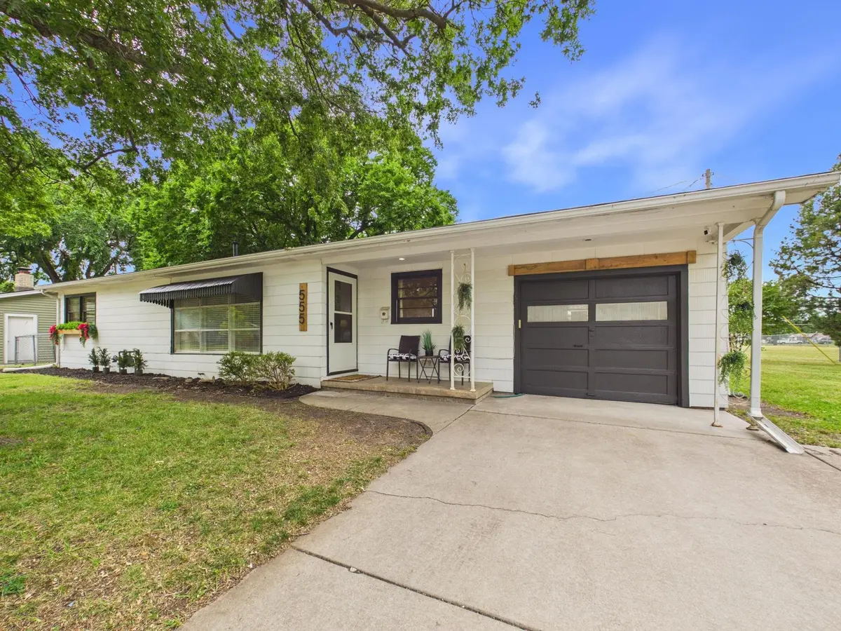 555 N Colby St, Valley Center, KS 67147 - #1