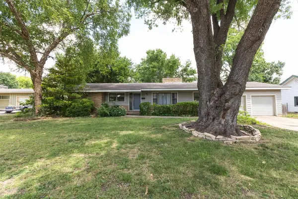 526 E Park Lane, Derby, KS 67037