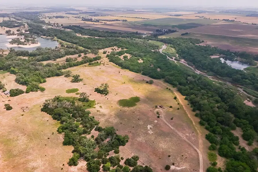 9111 E Long View, Burrton, KS 67020 - #3