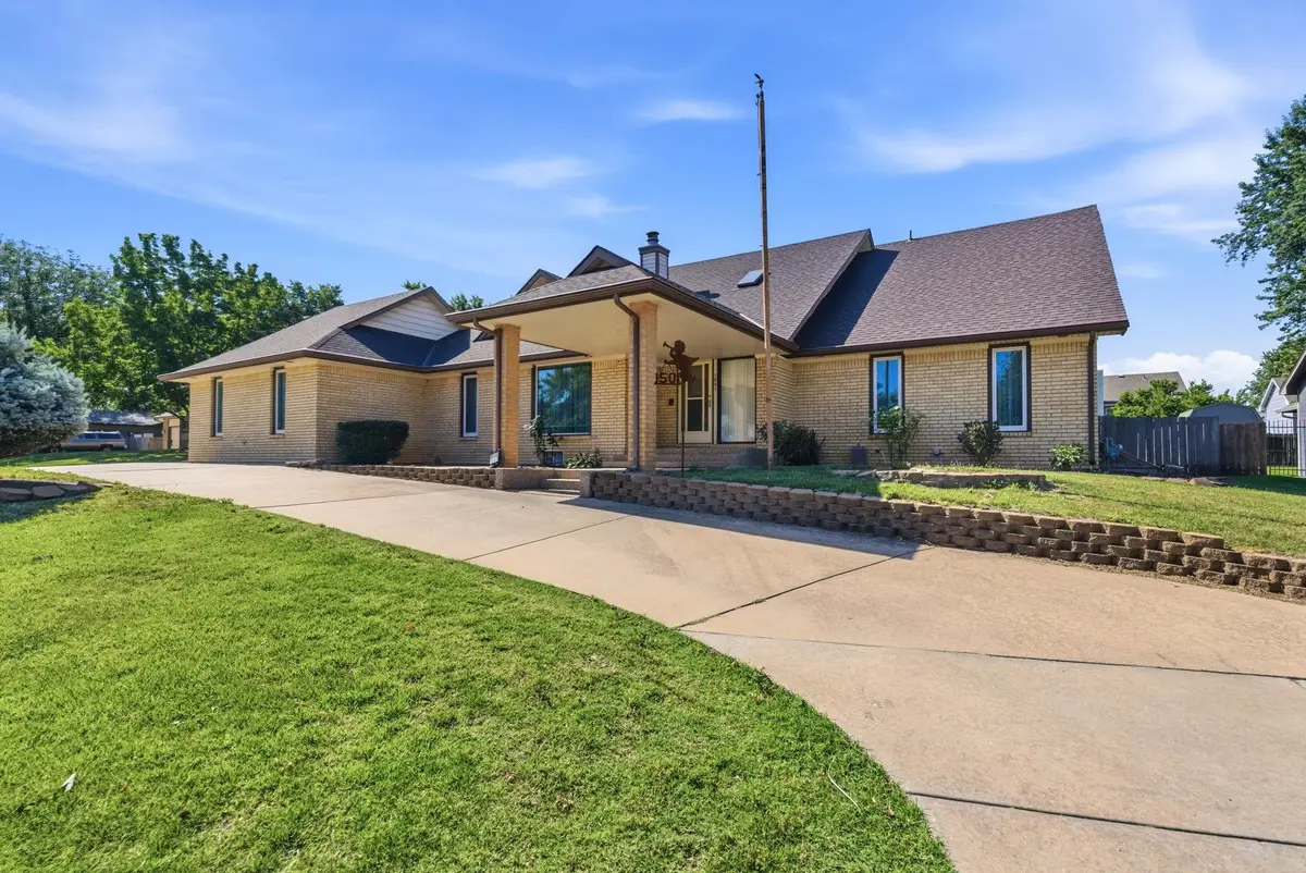 1501 Sandalwood Dr, Haysville, KS 67060 - #1