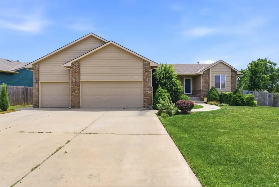 906 E Splitwood Way, Derby, KS 67037 - #2