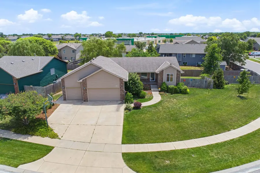 906 E Splitwood Way, Derby, KS 67037 - #3