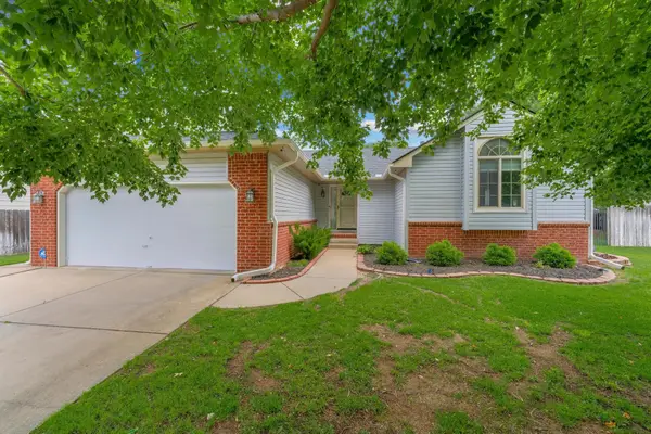 7307 W Barrington Ct, Wichita, KS 67212