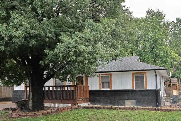 1203 Dover Dr, Salina, KS 67401