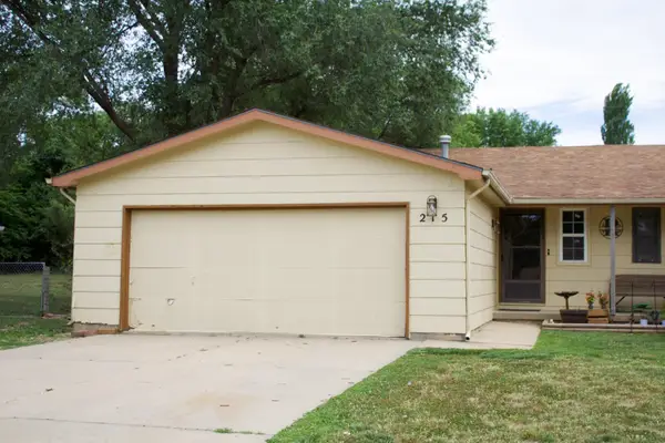 215 W Overlook Dr, Derby, KS 67037-2621