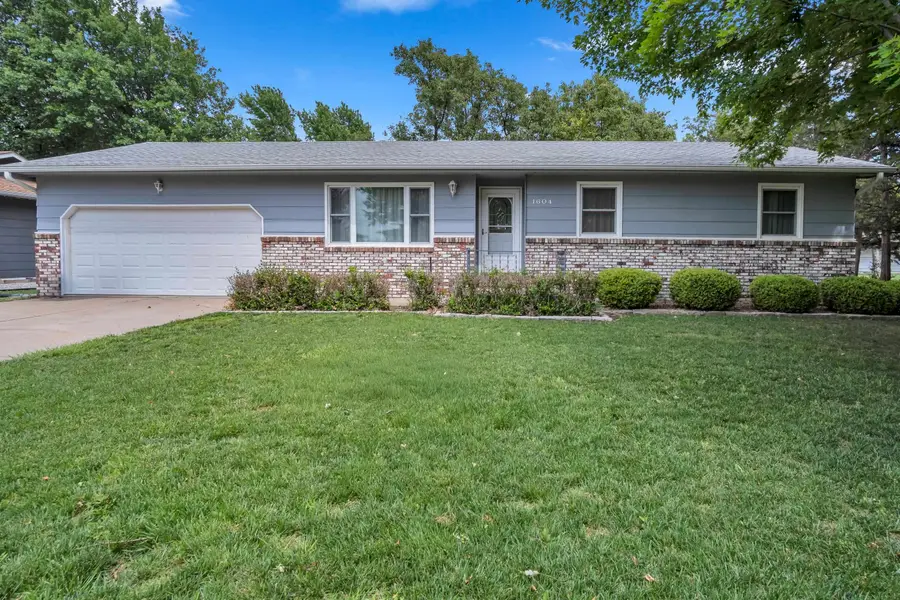 1604 Grandview Ct, Newton, KS 67114 - #2