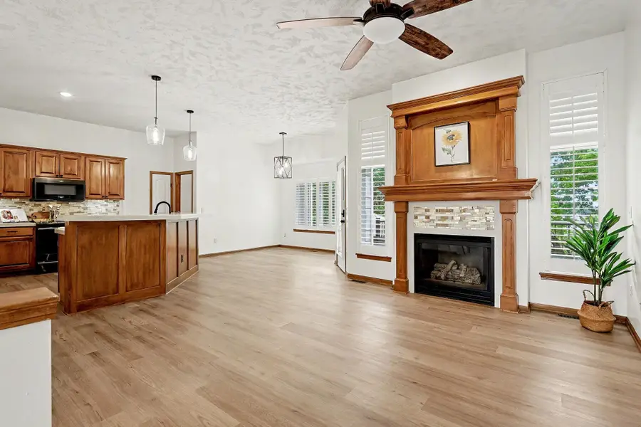 1042 N Beau Jardin Cir, Derby, KS 67037 - #3