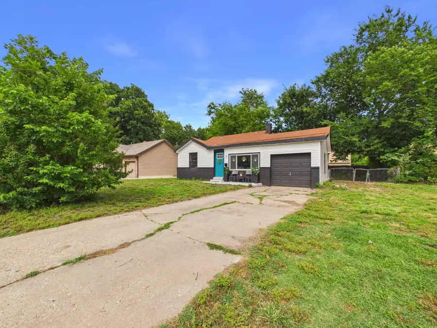2026 N Litchfield St, Wichita, KS 67203 - #2
