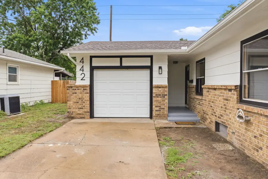 442 N Hickory Ln, Valley Center, KS 67147 - #2