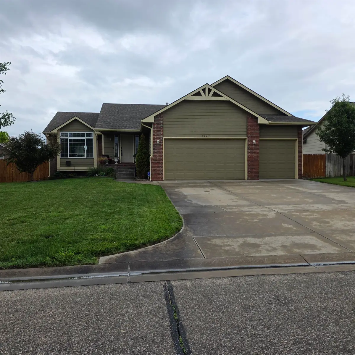 3227 S Blue Lake Ct, Wichita, KS 67215 - #1