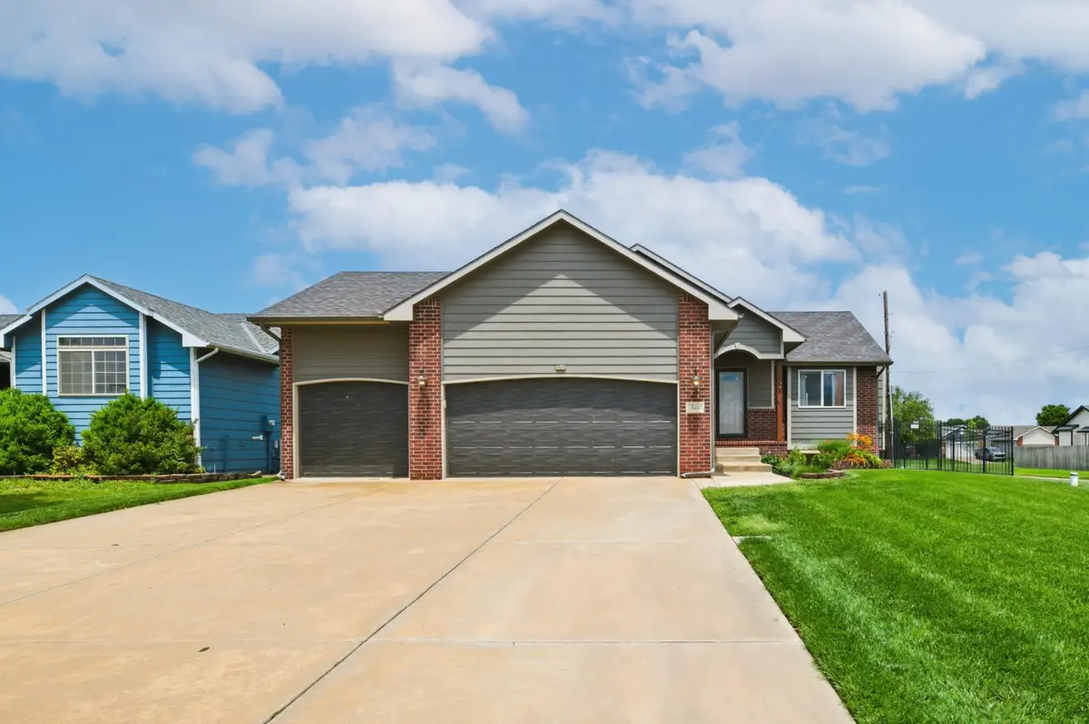 544 E 6th Ave, Cheney, KS 67025 - #1