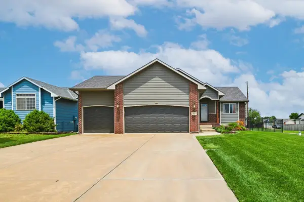 544 E 6th Ave, Cheney, KS 67025