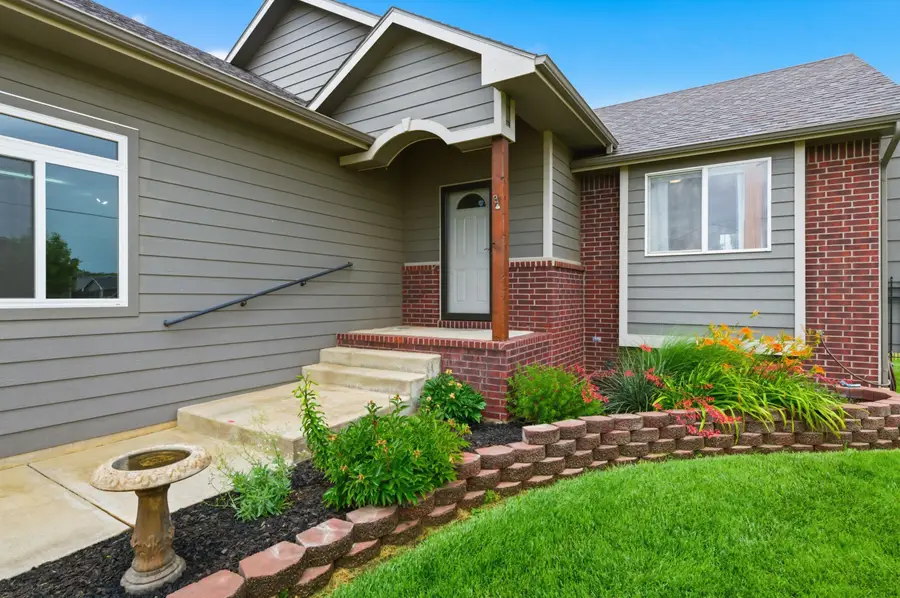 544 E 6th Ave, Cheney, KS 67025 - #2