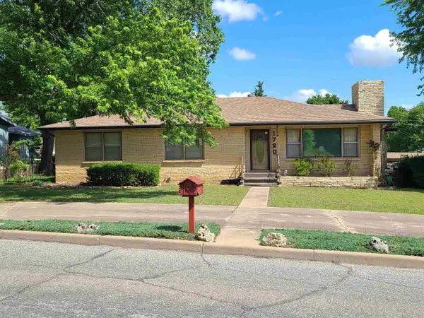 1720 Simpson, Winfield, KS 67156
