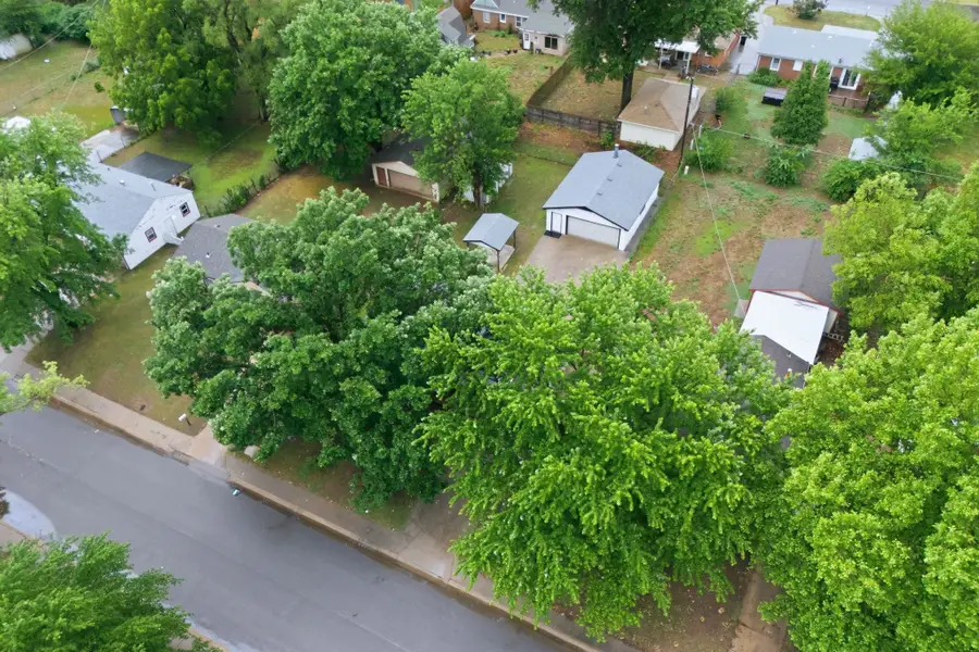 127 S Wire, Haysville, KS 67060 - #2