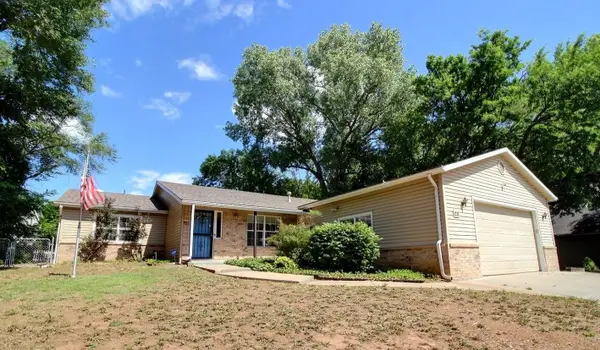 1218 N Wild Turkey Dr, Derby, KS 67037