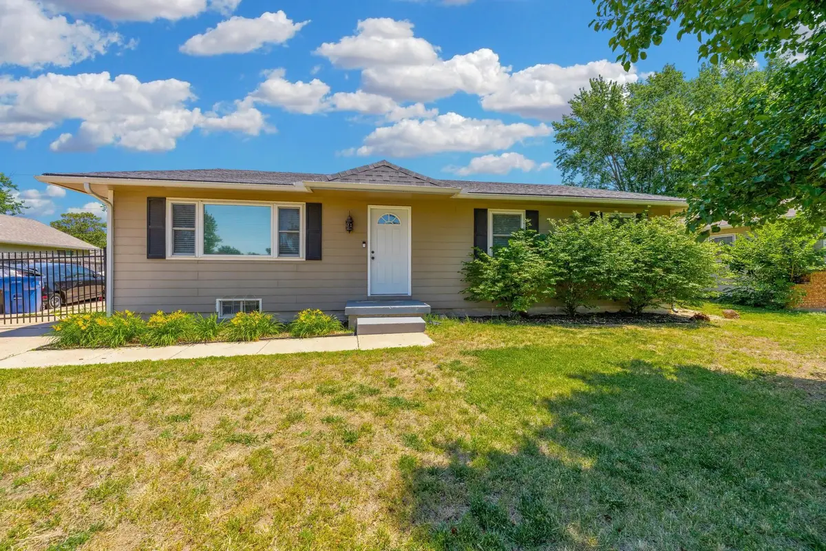 992 N Robin Rd, Wichita, KS 67212 - #1