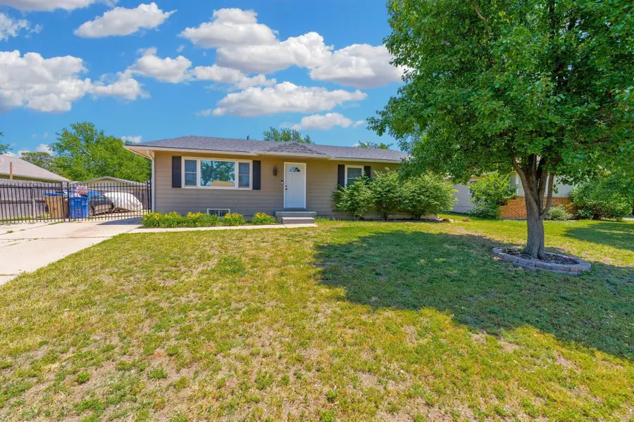 992 N Robin Rd, Wichita, KS 67212 - #2