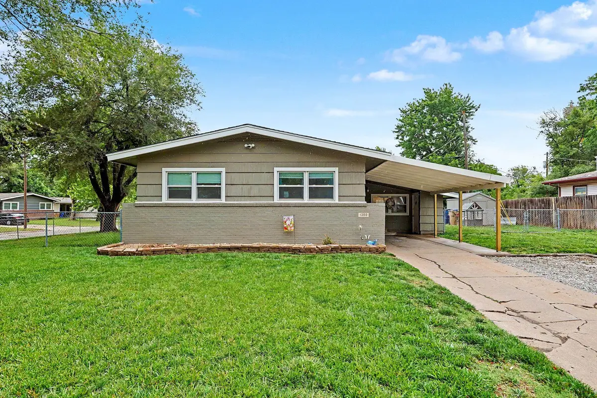 1300 E Cloverdale Dr, Park City, KS 67219 - #1