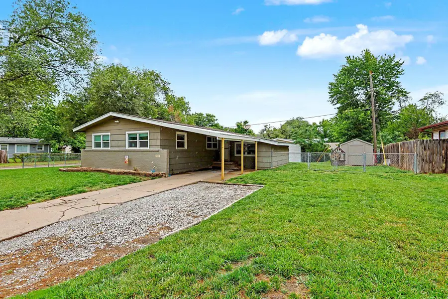 1300 E Cloverdale Dr, Park City, KS 67219 - #3