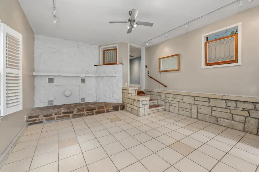 311 W 9th Ave, Winfield, KS 67156 - #3
