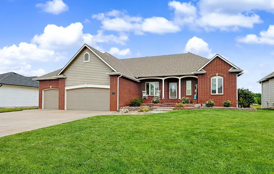 150 S Blue Bells Ct, Garden Plain, KS 67050 - #2