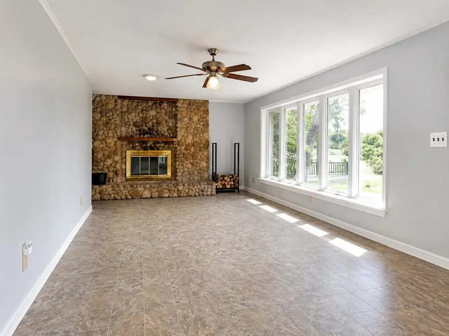 211 S Meridian Rd, Wellington, KS 67152 - #3