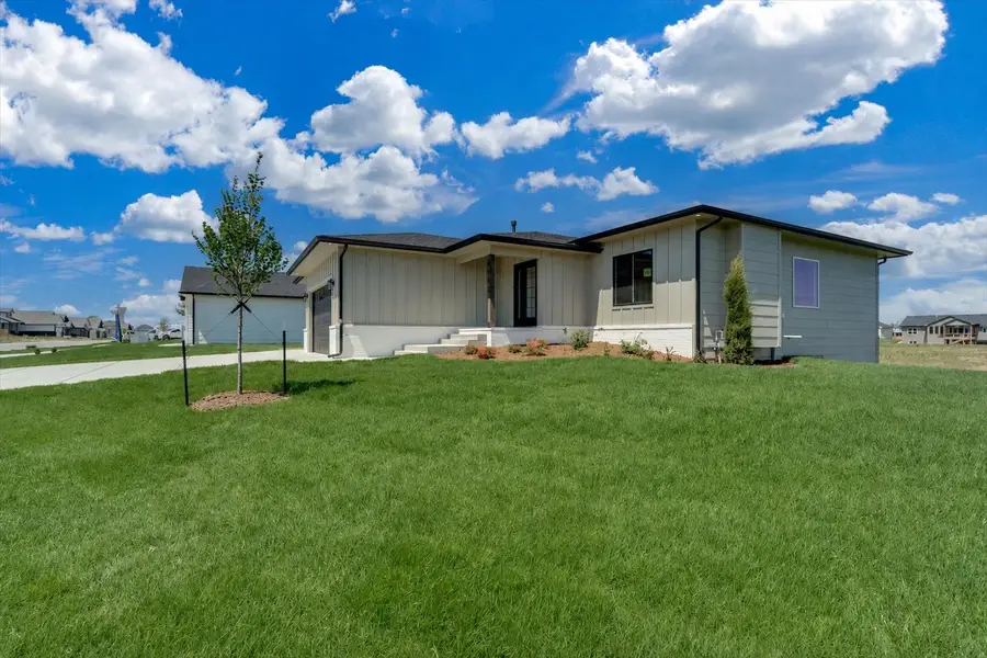 8992 E Bradford St, Wichita, KS 67210 - #2